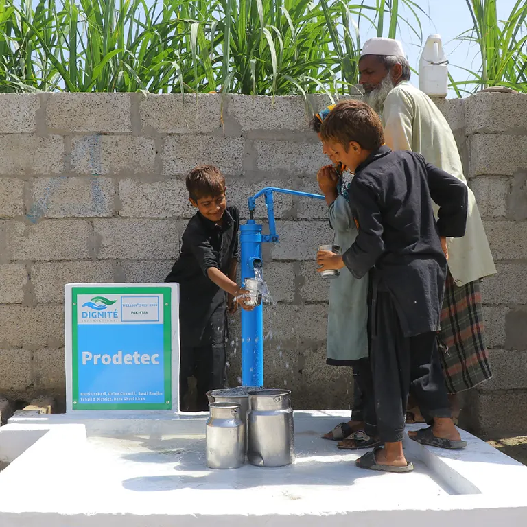 puit inauguration eau potable pakistan
